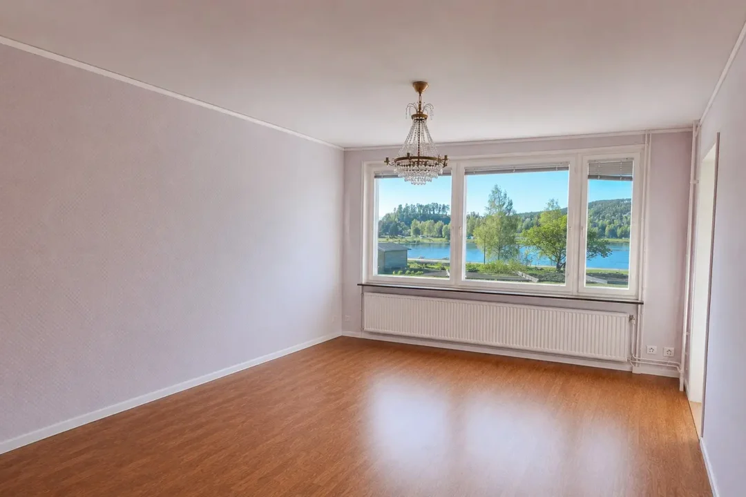 Ledig hyresrätt i Sollefteå med 1 rum på Djupövägen 25 B lägenhet 0902, rum med utsikt mot Ångermanälven