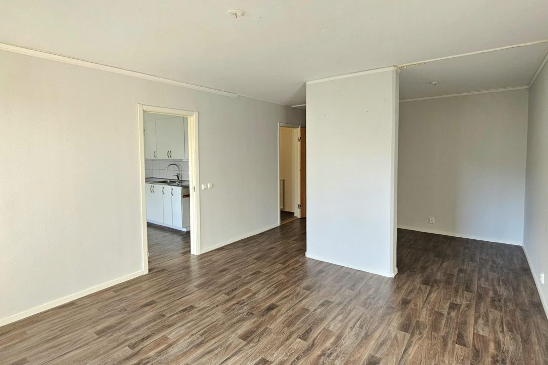 Ledig lägenhet med 1 Rok på Älvtorpet vid Ångermanälven i Sollefteå på Djupövägen 21 B, rummet med sovalkoven