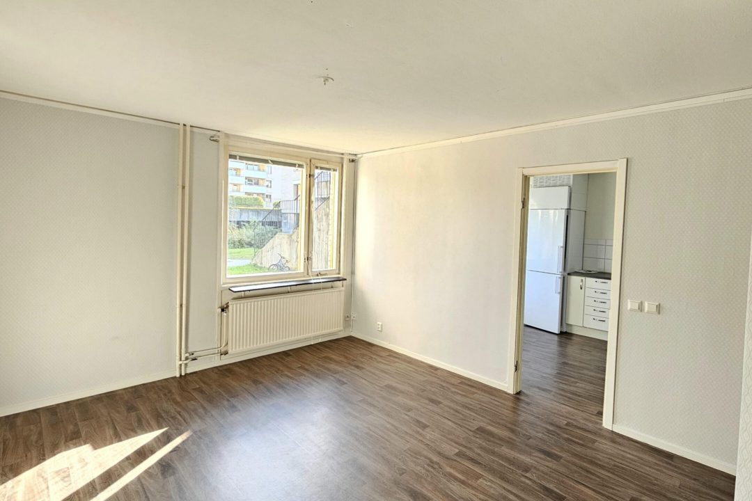 Ledig lägenhet med 1 Rok på Älvtorpet vid Ångermanälven i Sollefteå på Djupövägen 21 B, rum mot kök